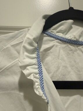 Vineyard Vines White Shirt with Blue Striped Trim and Pink Whale Logo